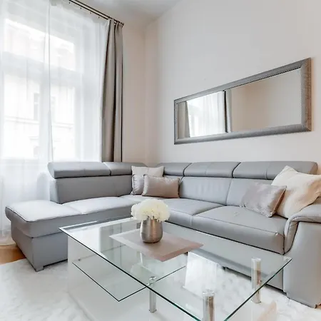 Διαμέρισμα Old Town Royal Two Bedroom Πράγα