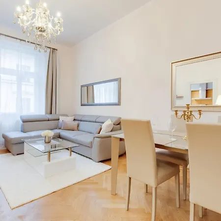 Old Town Royal Two Bedroom Praha