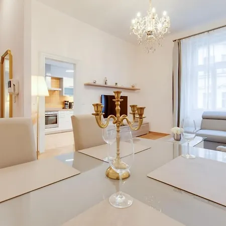 Διαμέρισμα Old Town Royal Two Bedroom Πράγα