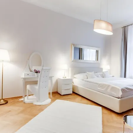Διαμέρισμα Old Town Royal Two Bedroom Πράγα