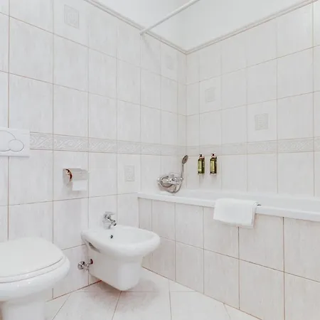Old Town Royal Two Bedroom Apartmán *