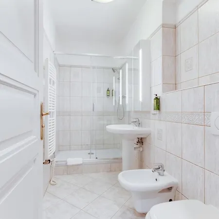 Old Town Royal Two Bedroom Διαμέρισμα
